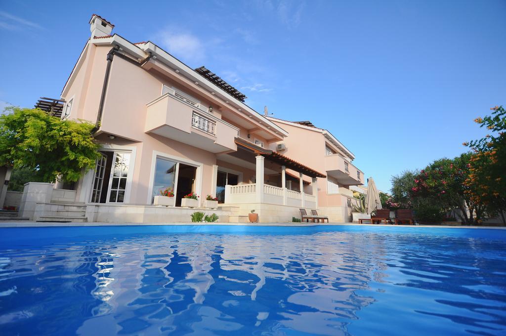 Apartments Villa Marnii Kožino Exterior foto